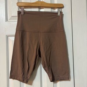 Lululemon align 6 inch short size 8 in camel